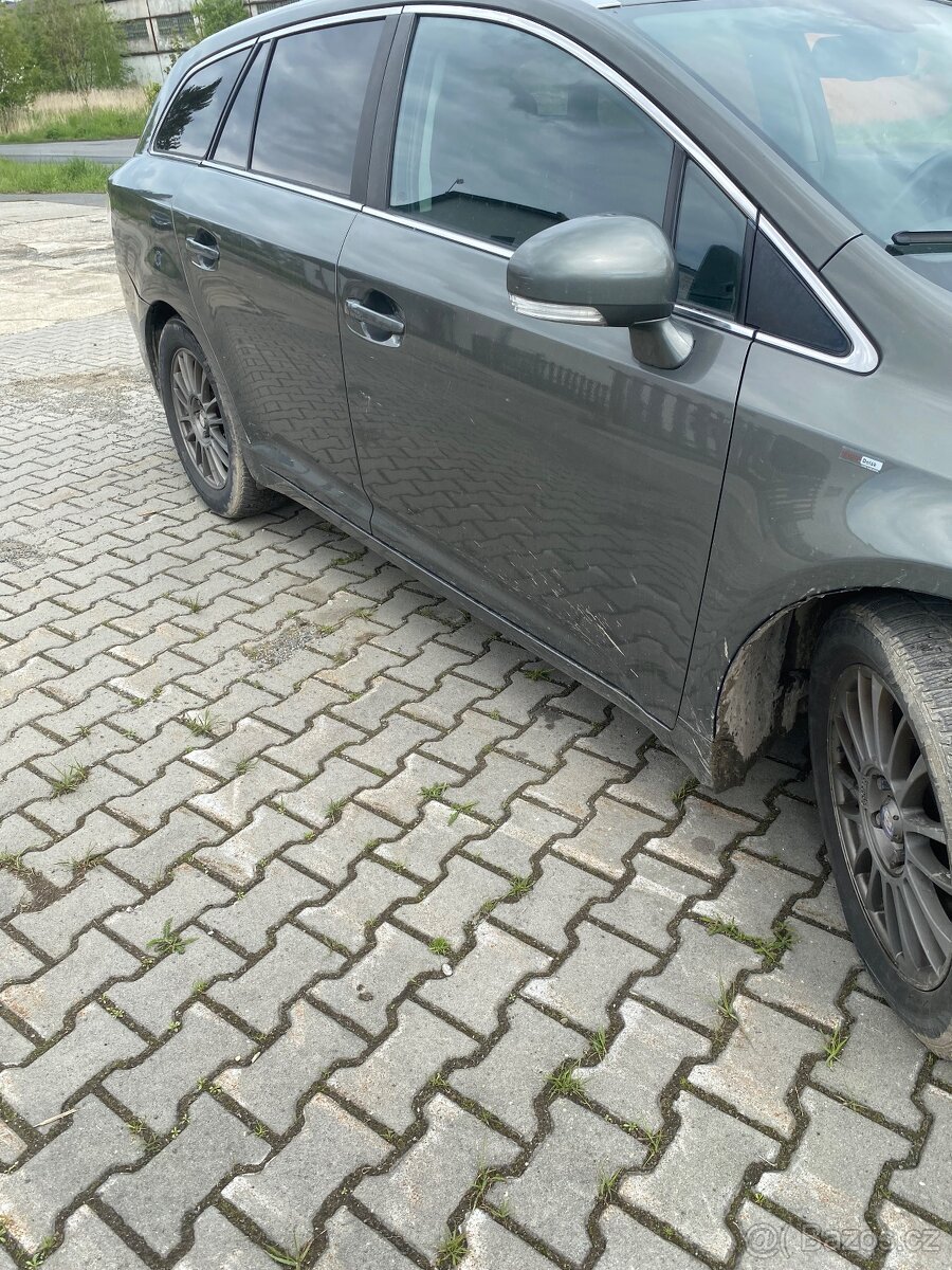 Avensis - 3