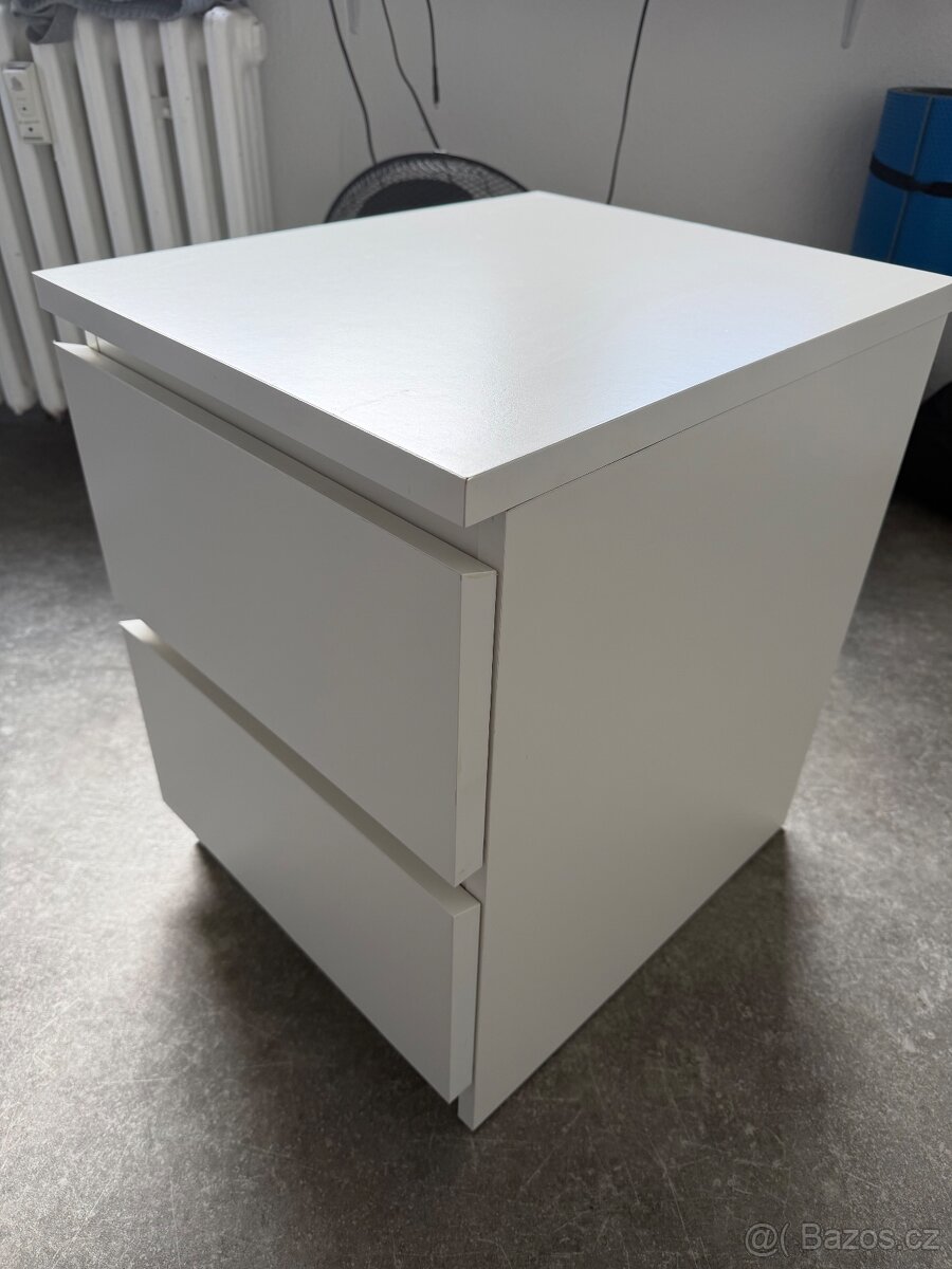 Noční stolek Malm Ikea - 3