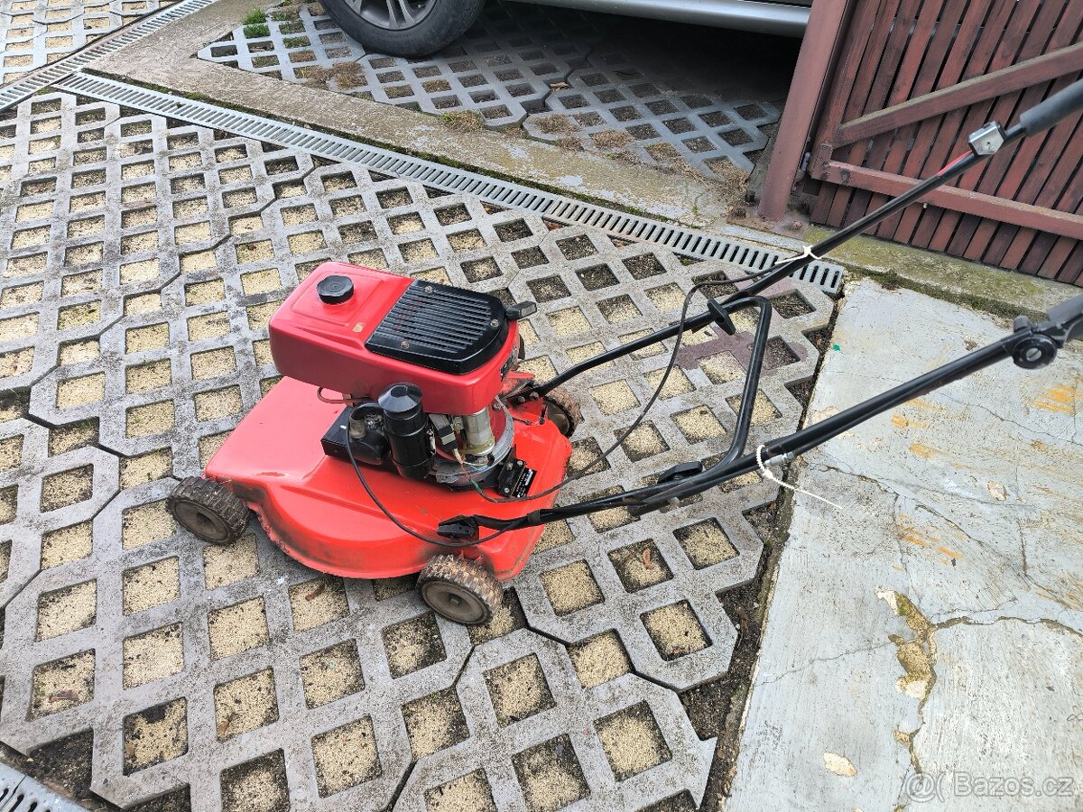 Nabízím málo použitou starou dvoutaktní sekačku - 3