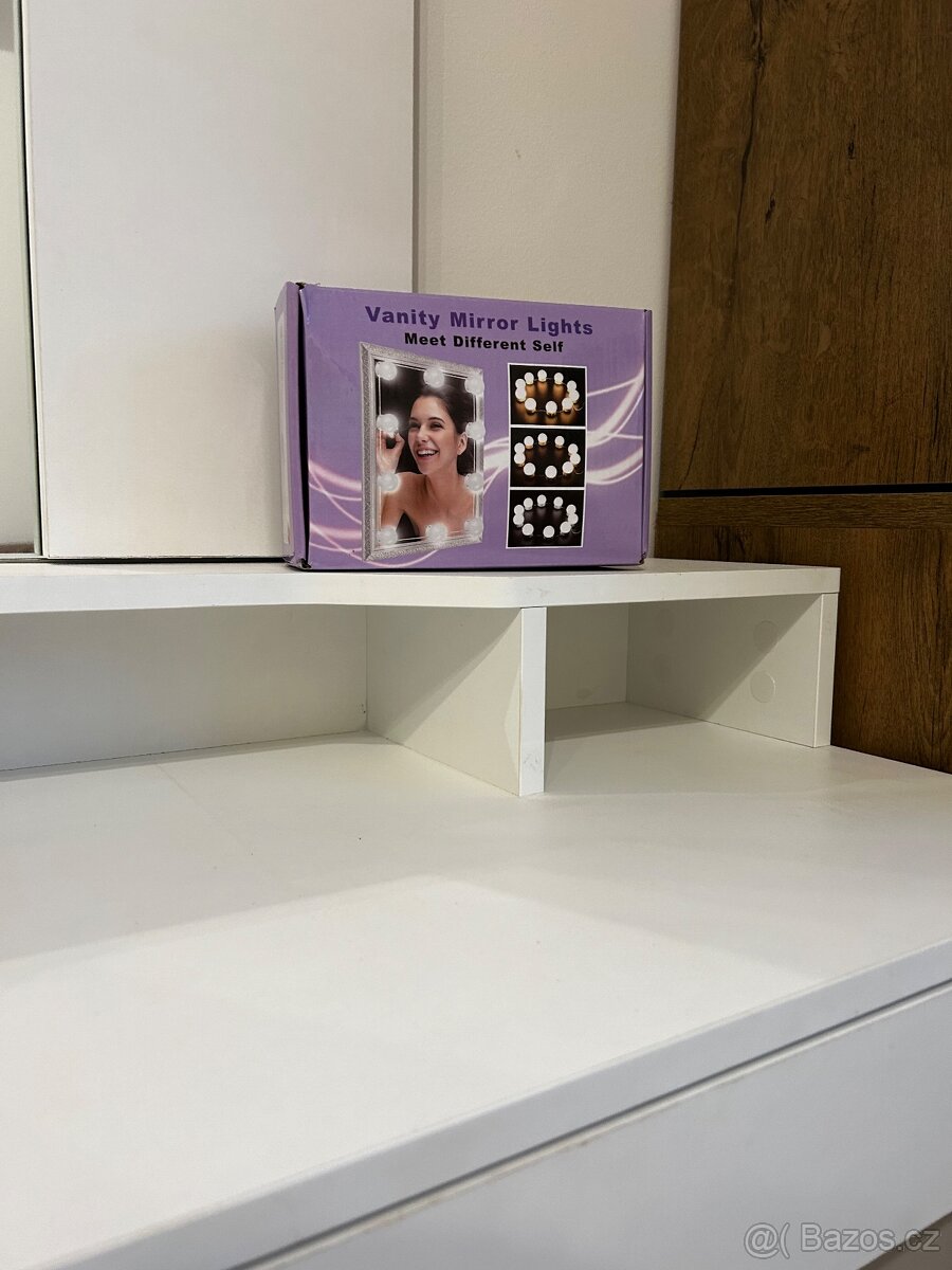 Kosmetický stolek - 3