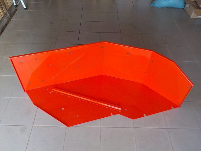 Blatníky zadní na Zetor 5211-7745 - komaxit červená barva - 3