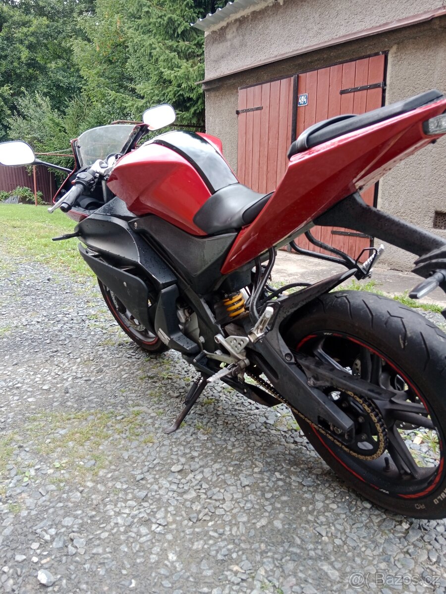 Yamaha YZF-R125 - 3