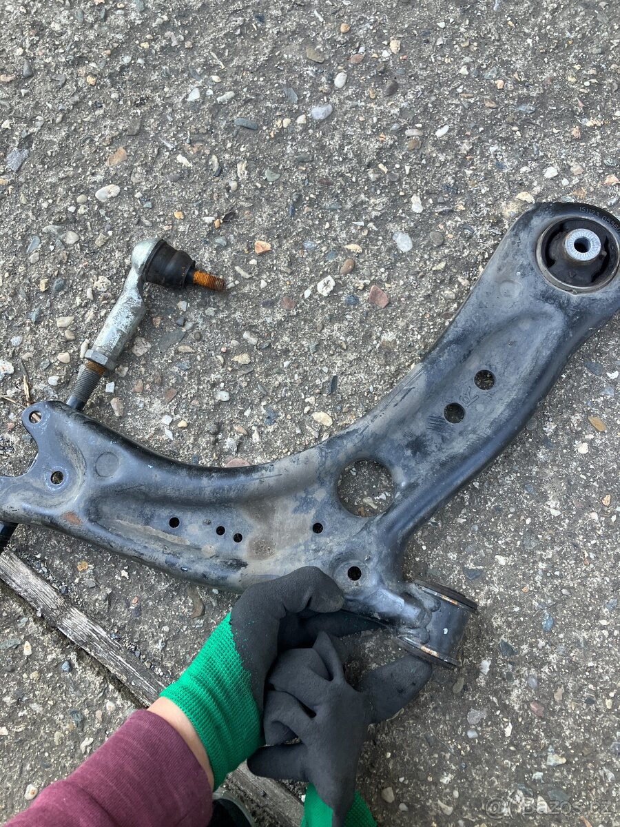 rameno predni napravy 5WA407152A - 3