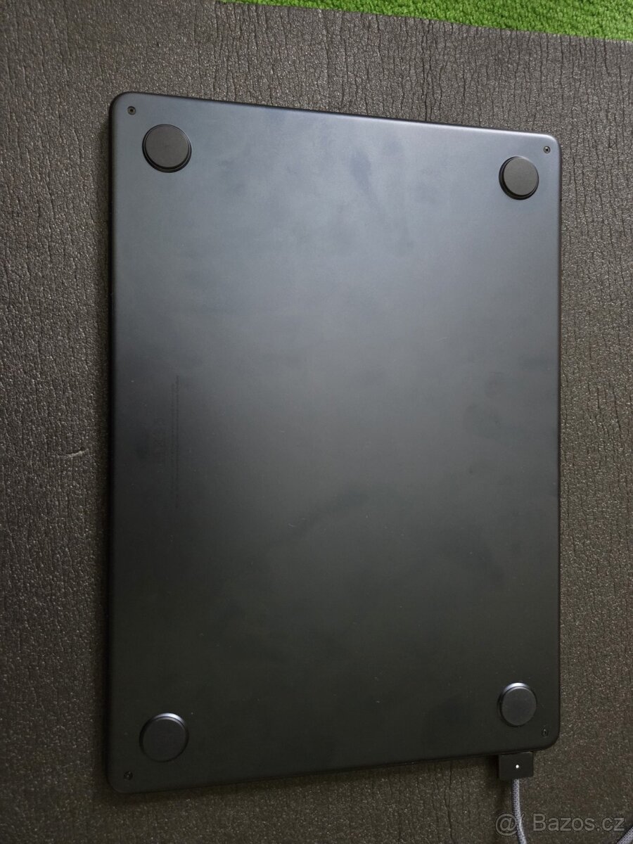 Apple MacBook Air 13" s čipem M2 v elegantní temně inkousto - 3