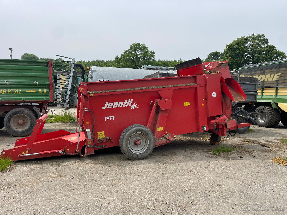 Krmný zastýlací vůz - 3