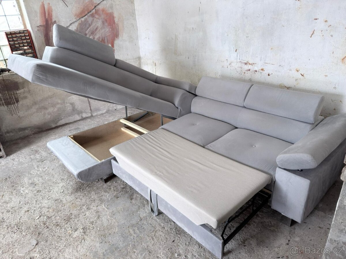 Sedací souprava světle šedé barvy - 3