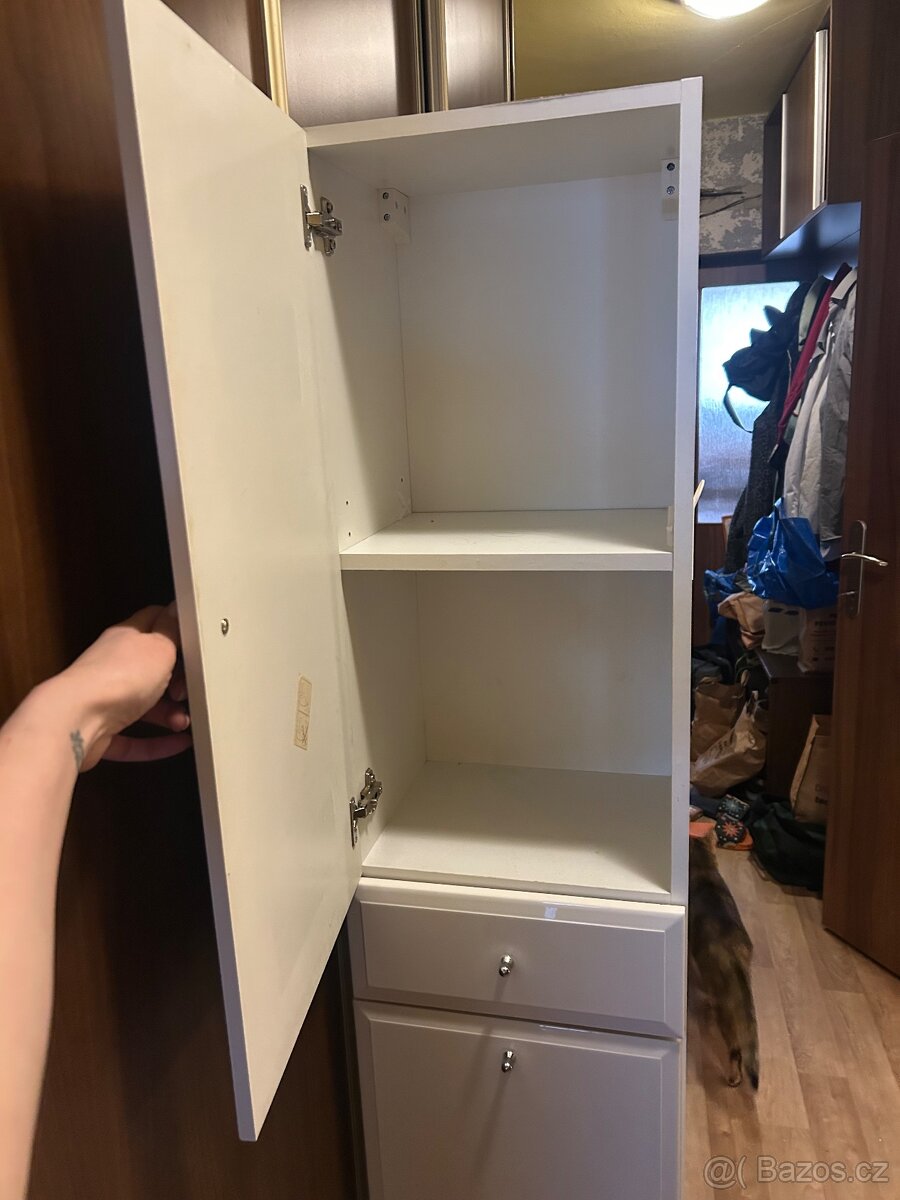 Skříň do koupelny s košem na prádlo - 3