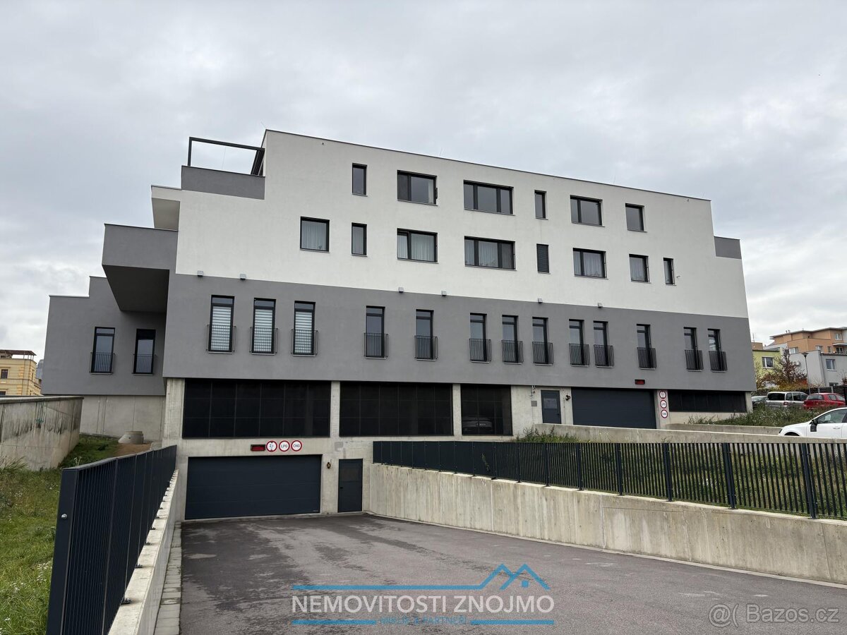 K dlouhodobému pronájmu garážové stání v Rezidenci Kosmákov - 3