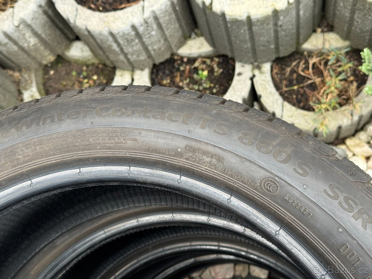 225/45 R18 - 3