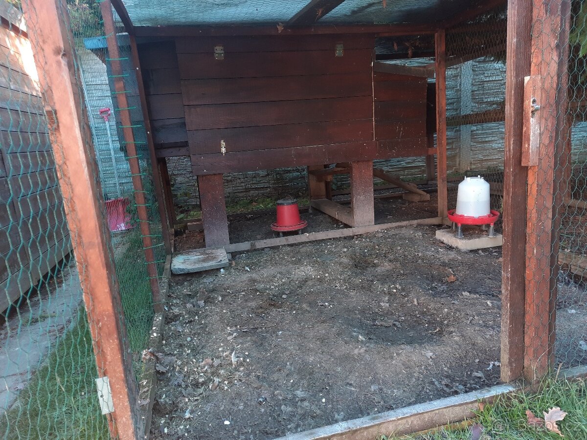 Zateplený kurník pro 8-10 slepic + oplocený výběh cca 25m2 - 3