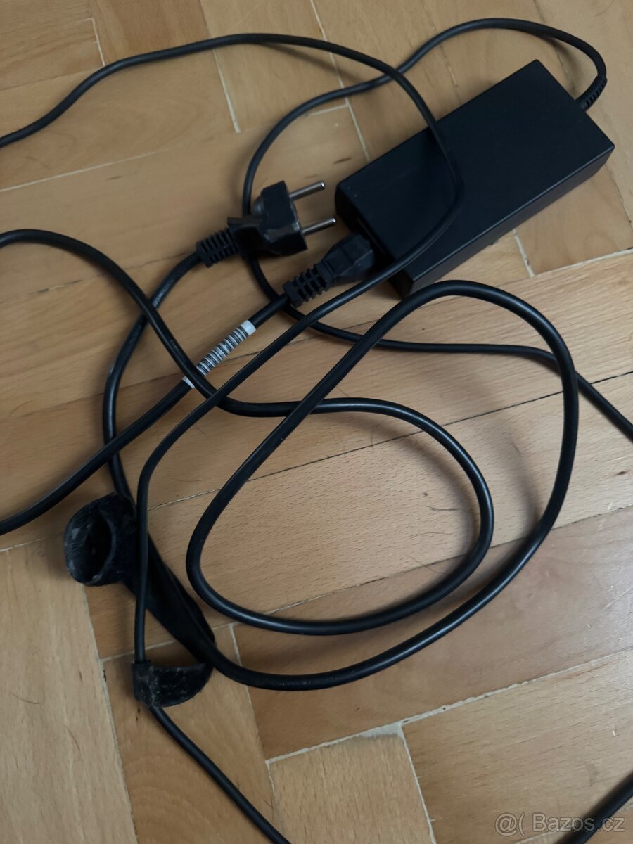 Dokovací stanice a nabíječka HP - 3