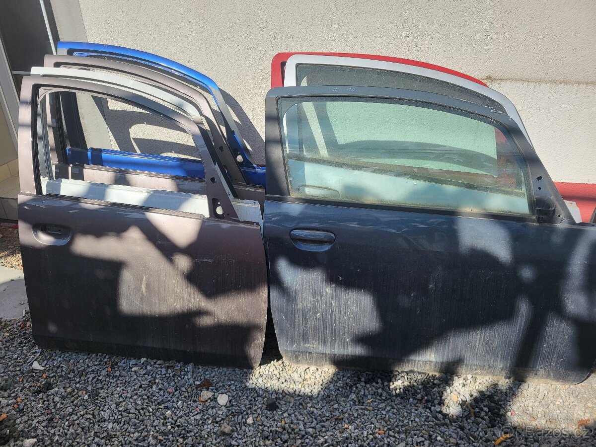 MITSUBISHI - PŘEDNÍ DVEŘE - 3