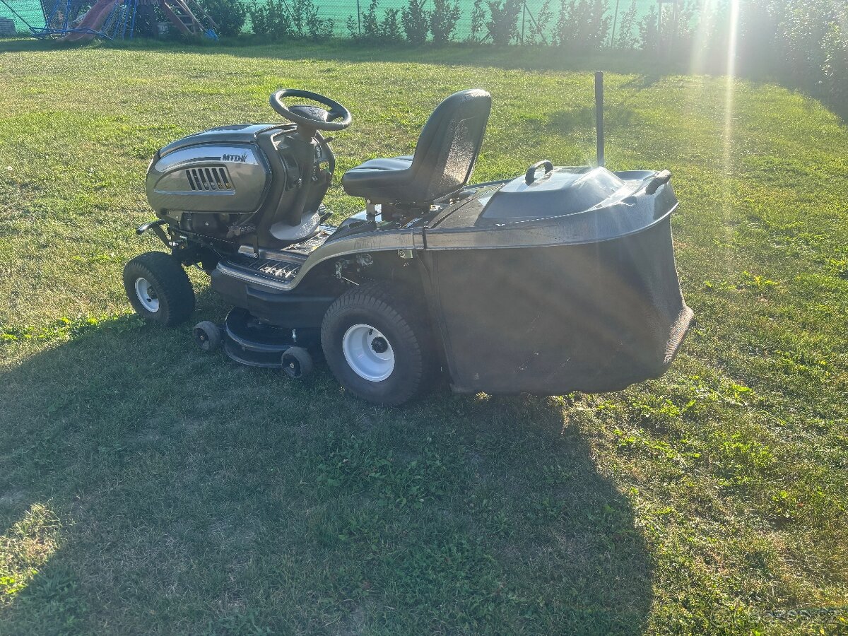 Zahradní trakturek MTD 24hp - 3