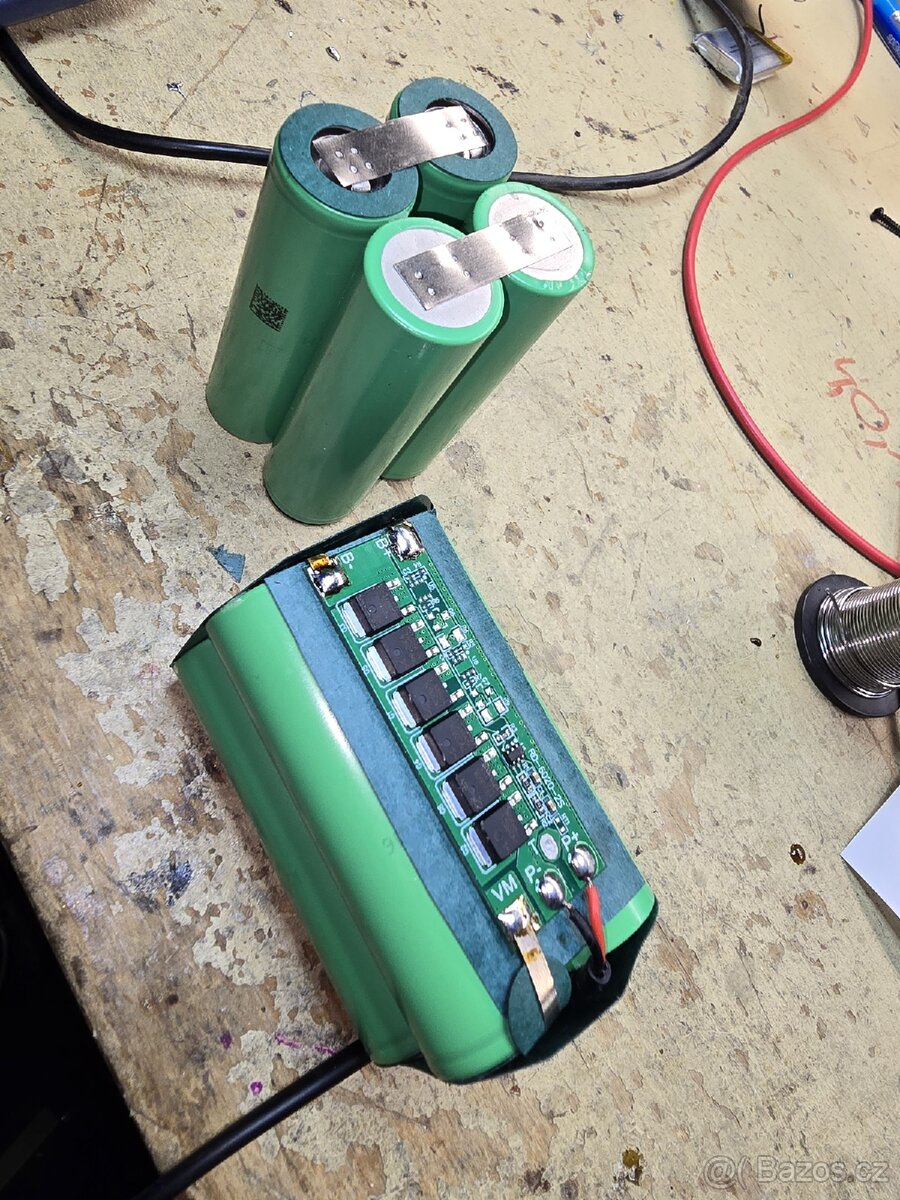 Baterie do zavážecí lodě - 3