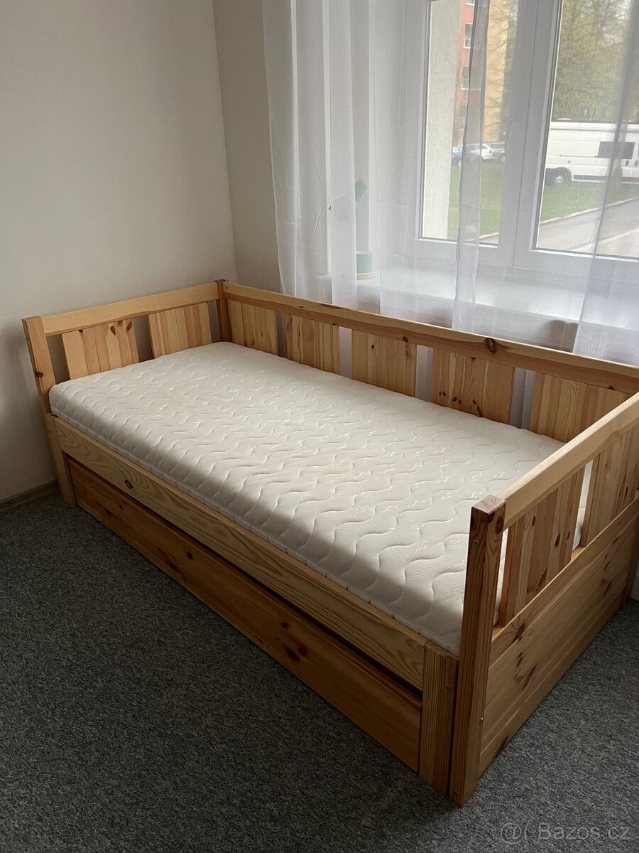 Zánovní dřevěná postel s úložným prostorem - 3