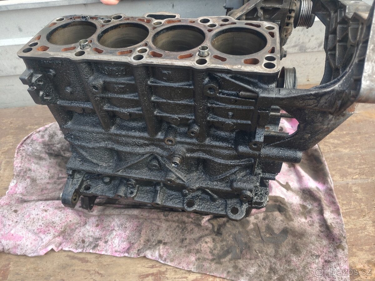 Motor 1.9tdi 77kw BXE díly - 3