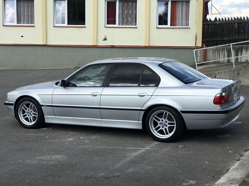 Prodám BMW e38 740i - 3
