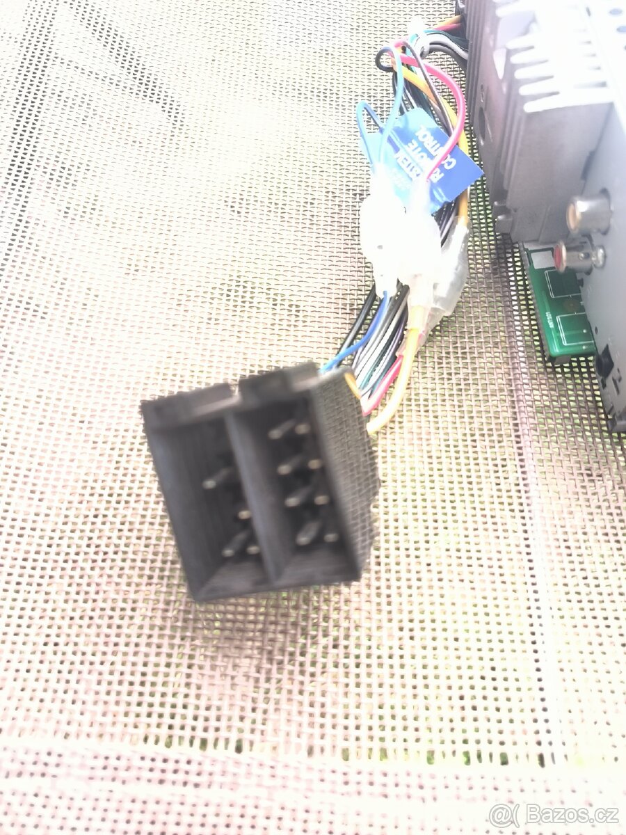 Pioneer MVH 230-BT - 3