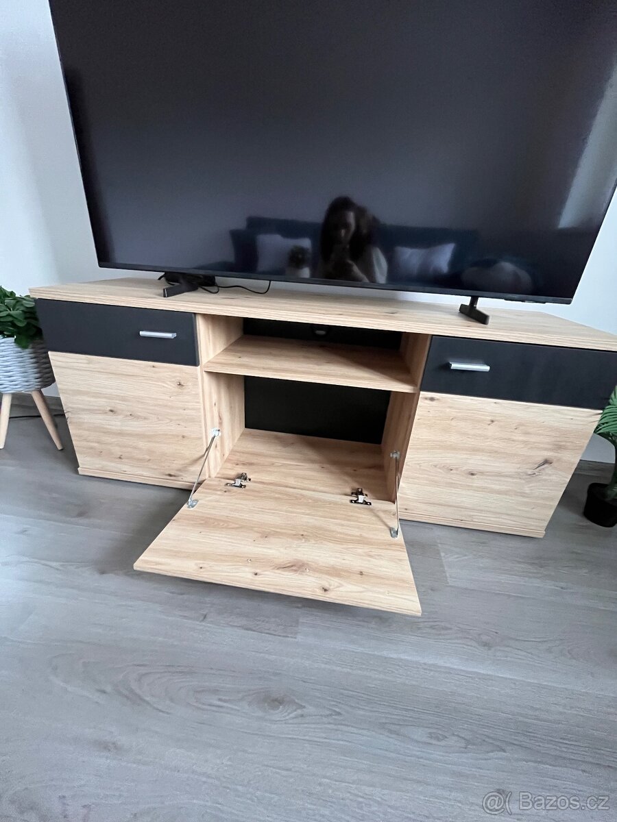 Skříňka pod TV - 3