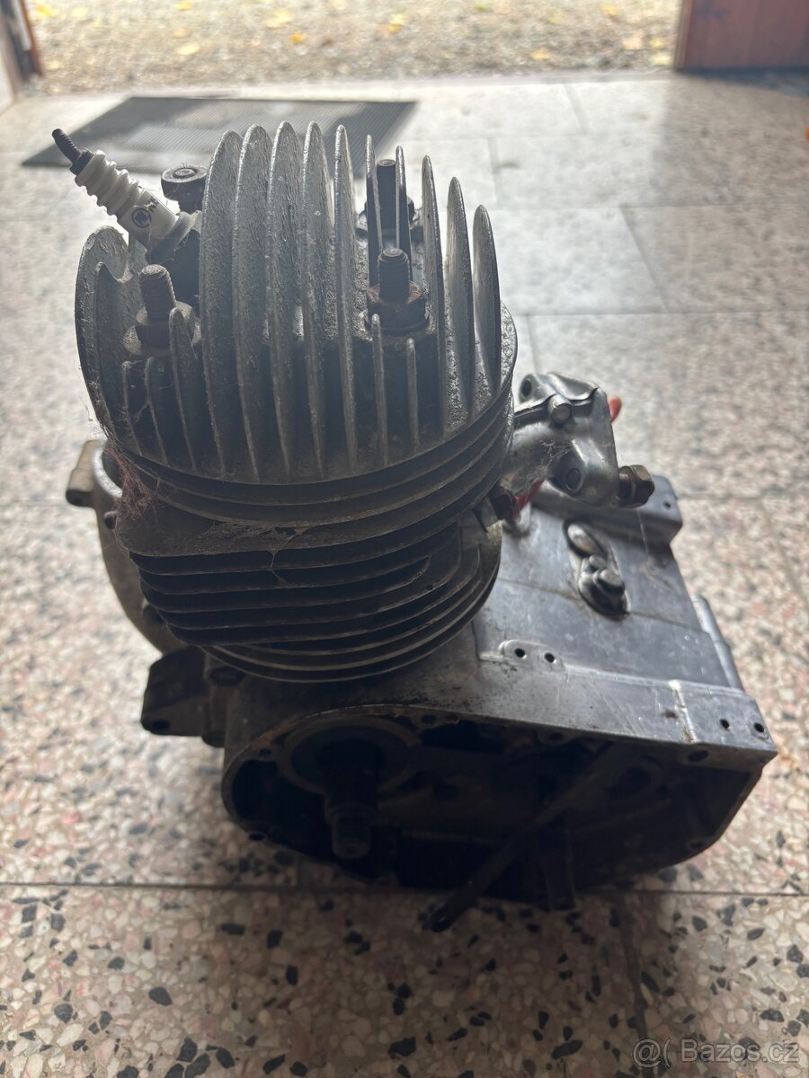 Manet 100/125 díly,motor - 3