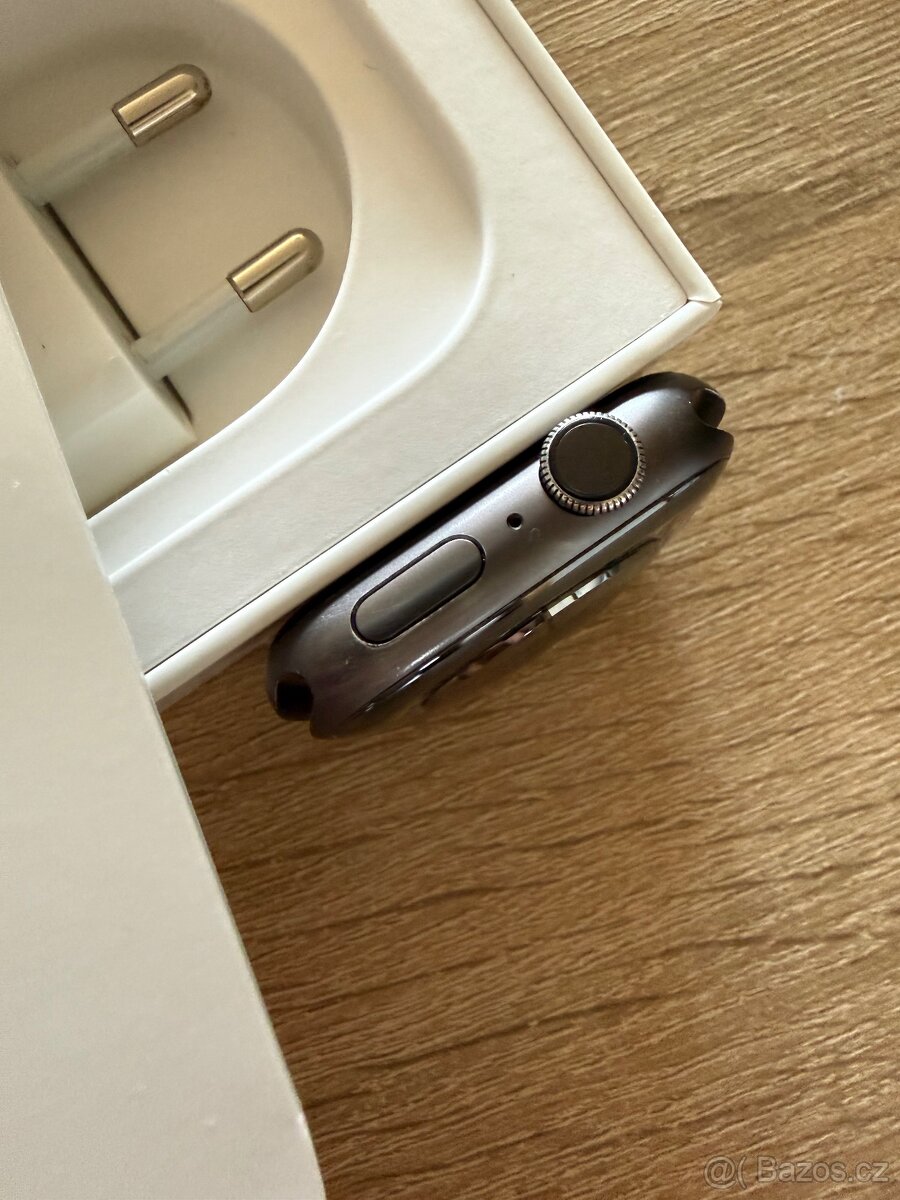 Apple Watch Series 4 44 mm, Space Gray - 3