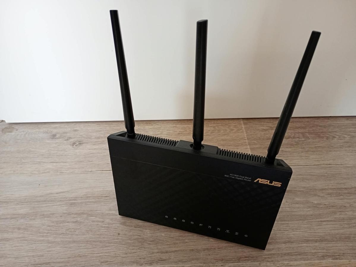 Wi-Fi router ASUS RT-AC68U AC1900 - 3