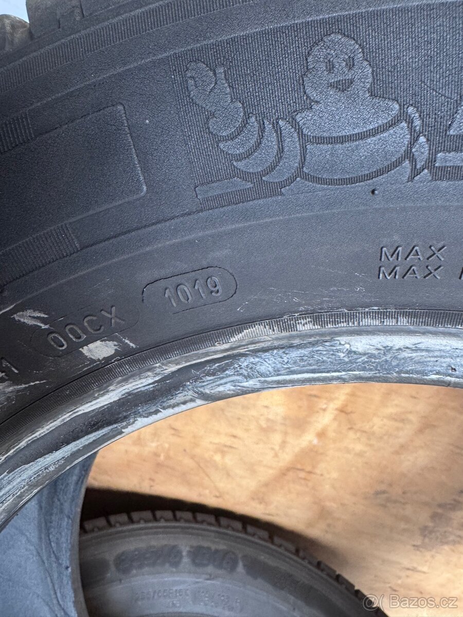 235/65 R16C Michelin - 3