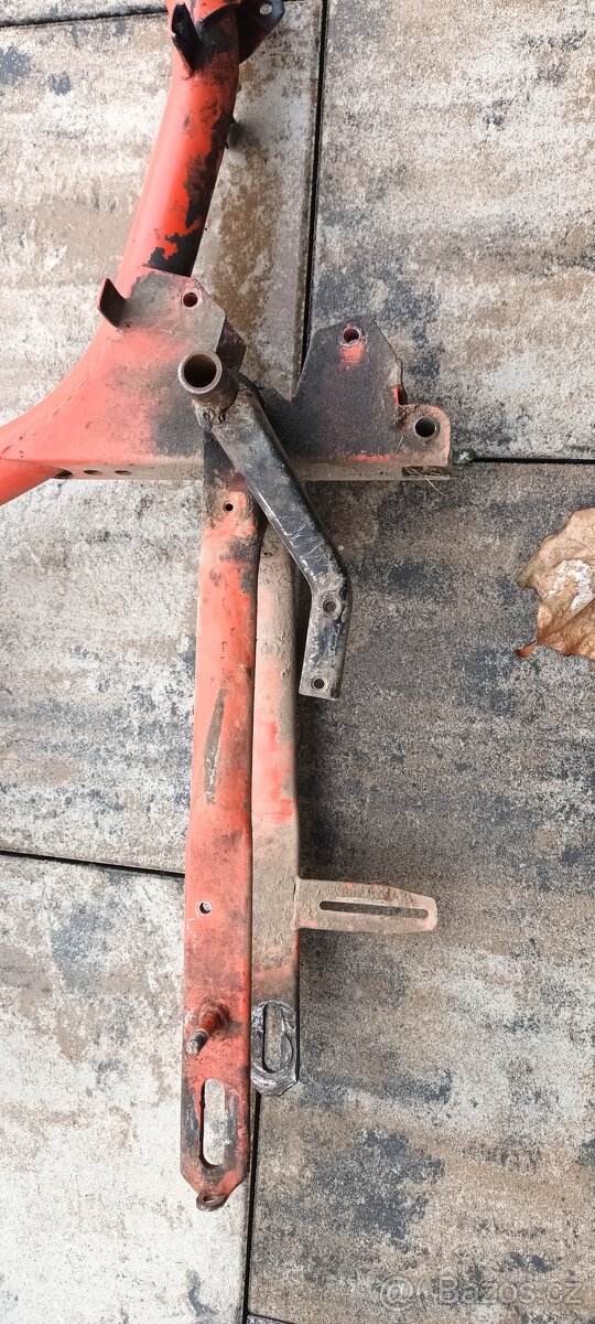 Babetta 210 - rám červený, všechny úchyty i zarážka - 3