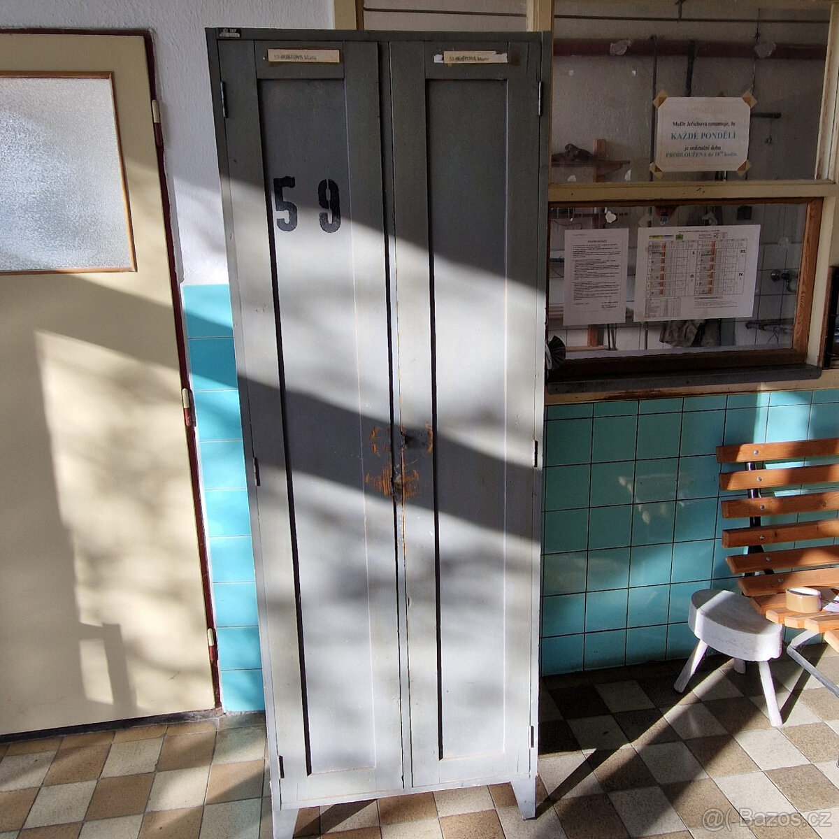 Dřevěné šatní skříňky - průmyslové - 3