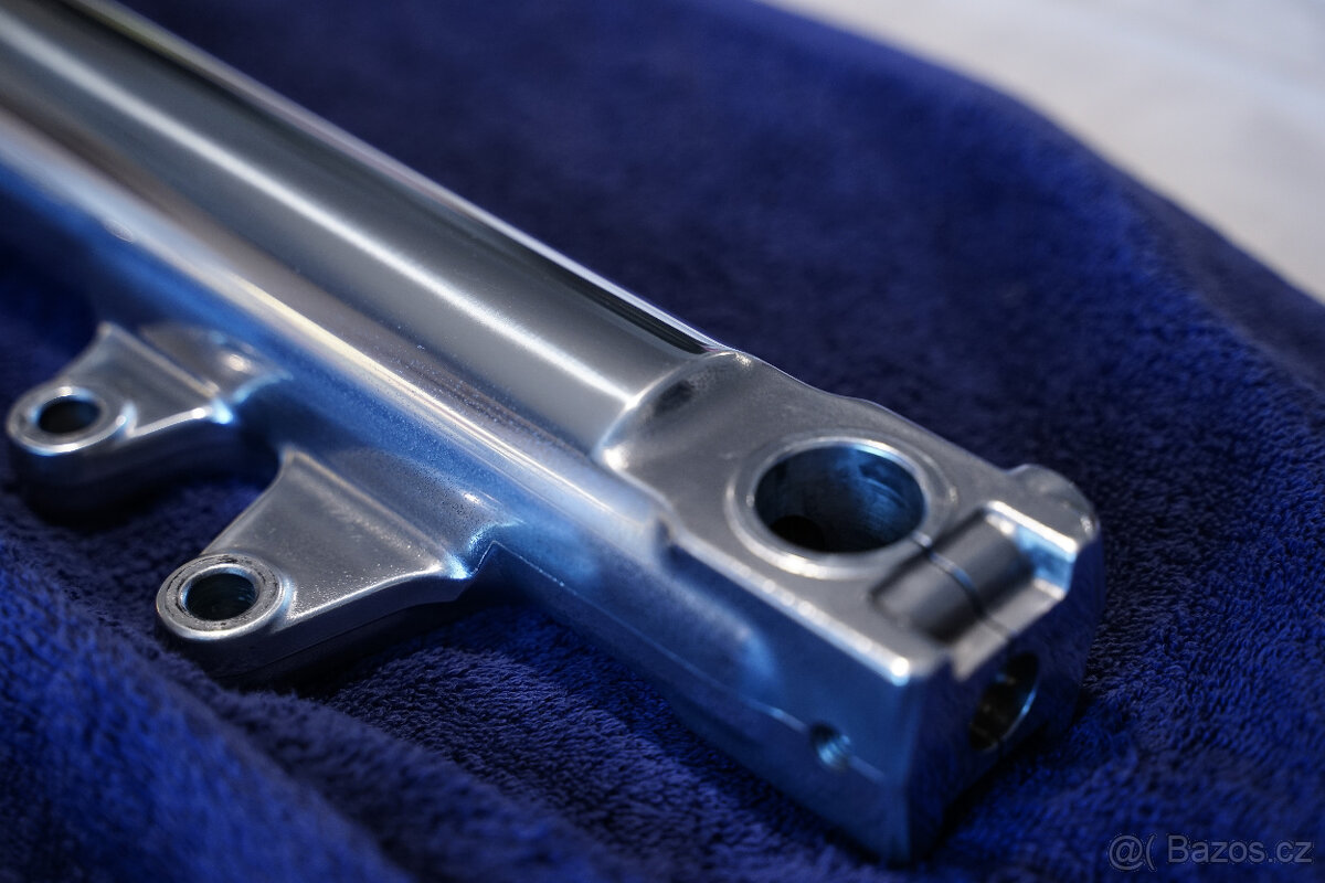 Suzuki SV650N/S 1999-2002 - vyleštěné Spodky vidlic SLEVA - 3