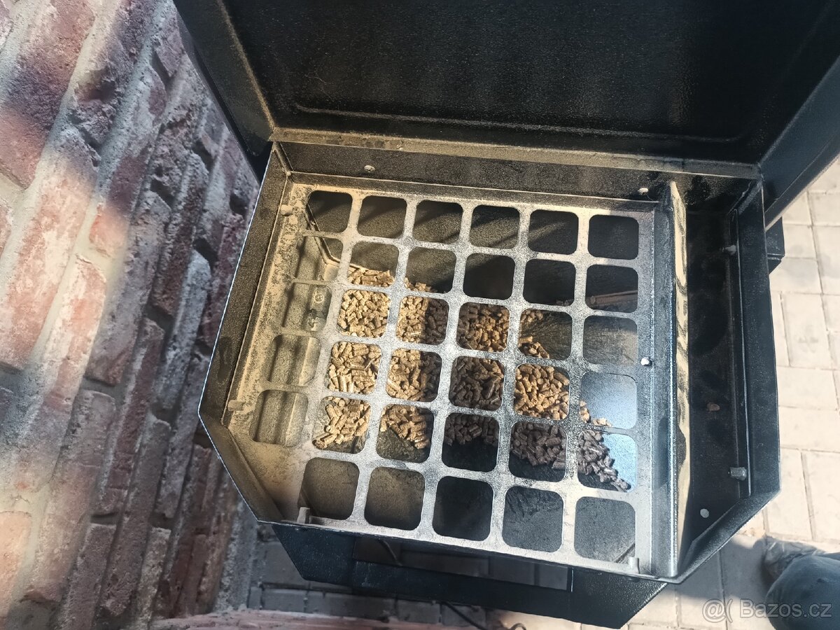 Pit boss 1600 WiFi peletový gril - 3