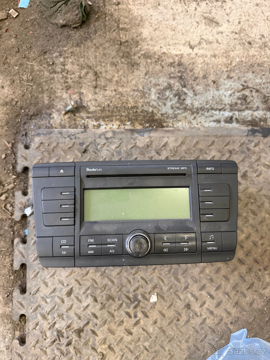 Prodam autoradio originál octavia 2 - 3
