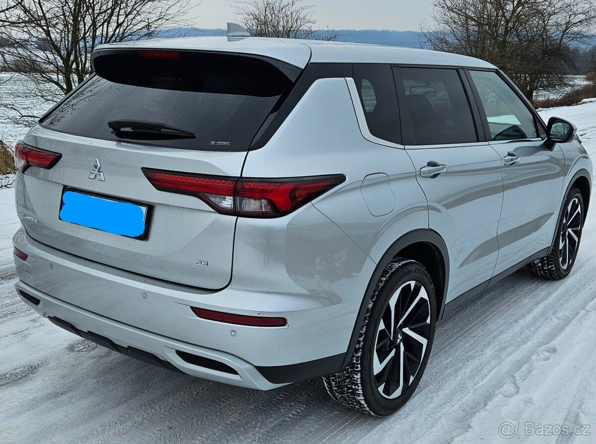 Outlander 2,4i Intense 7-míst. - 3