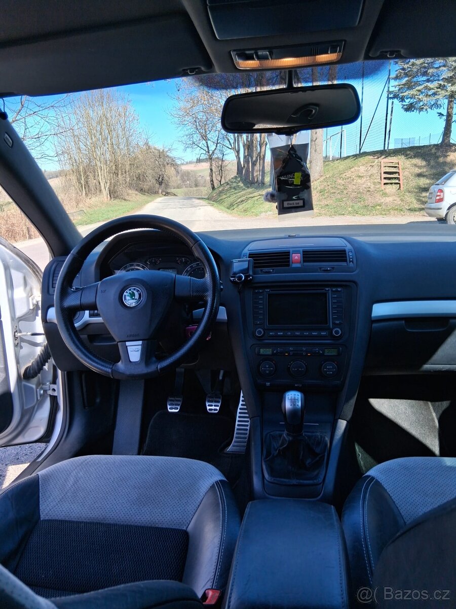 Škoda Octavia 2 kombi 2.0 TDI RS - 3