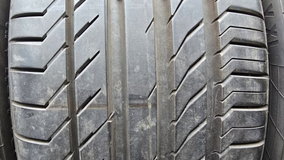 Letní pneu 245/40/19 Continental - 3