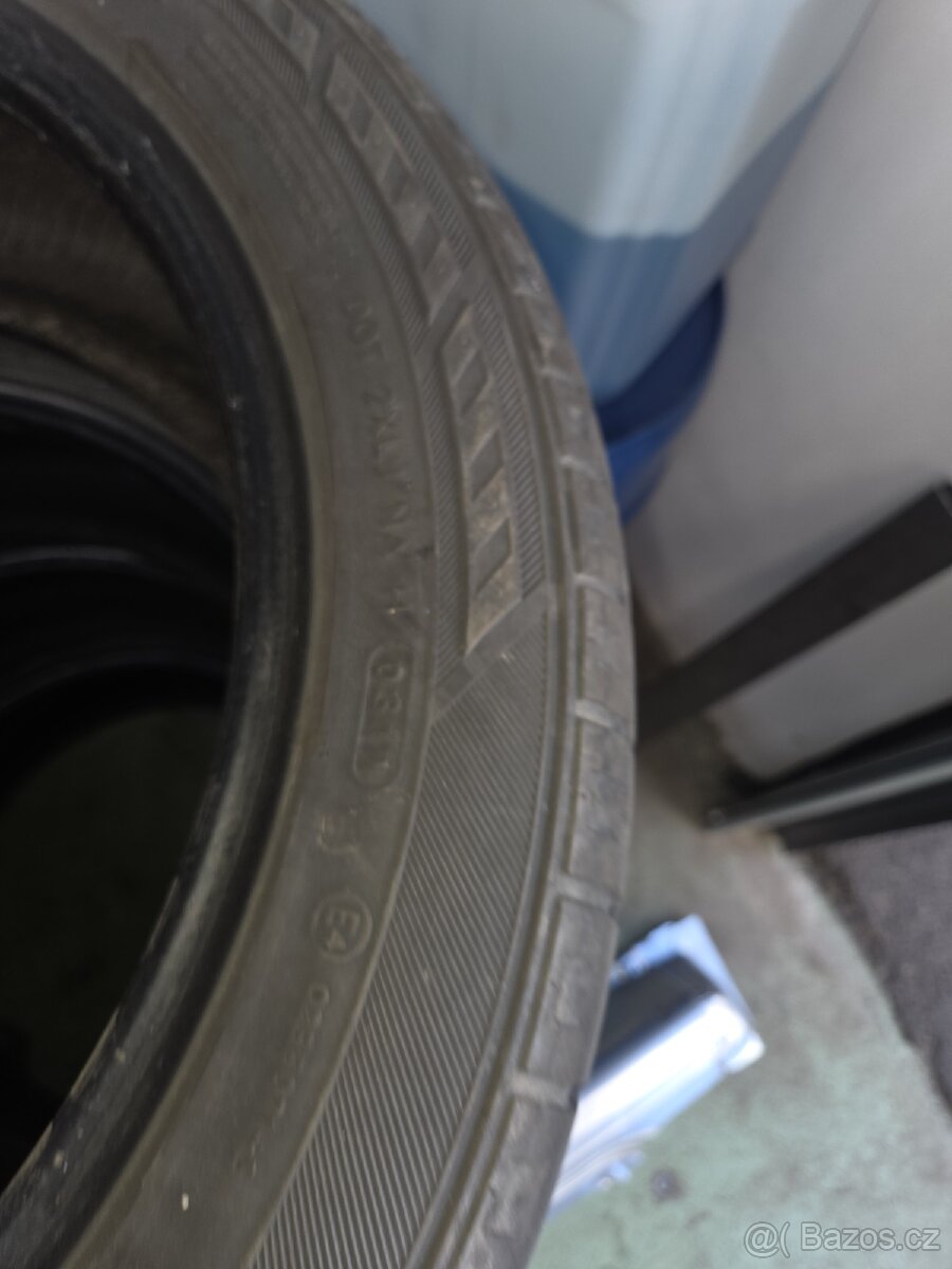 Prodám pneumatiky 235/50R18 - 3