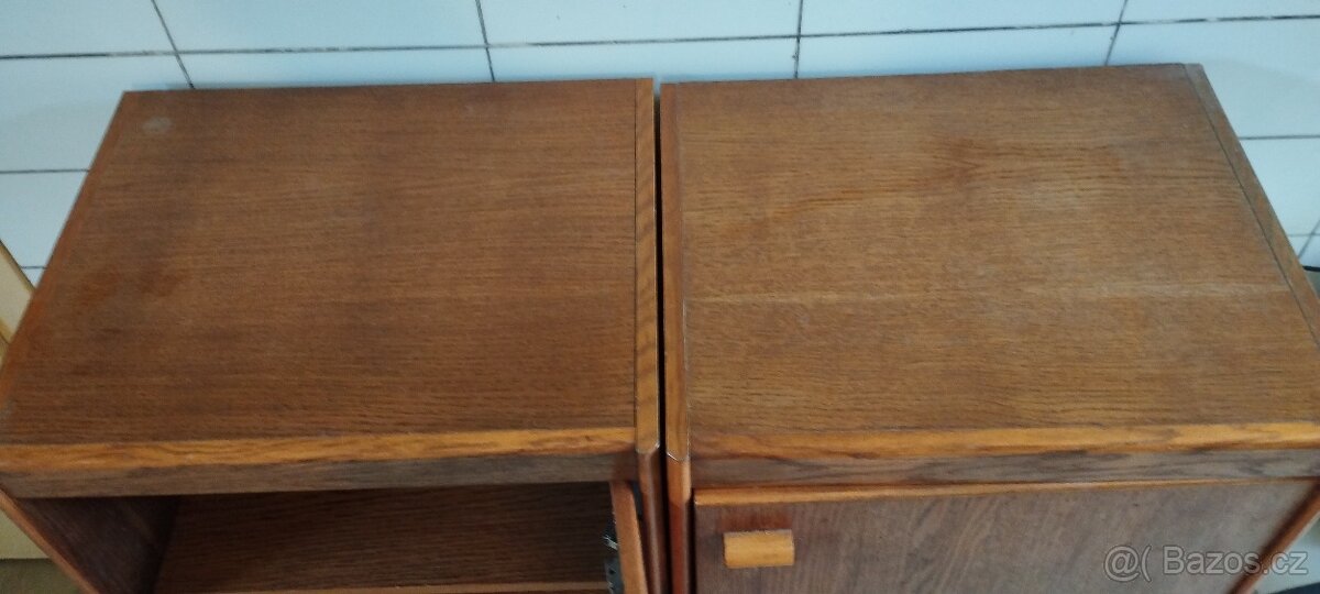 2× dřevěná skříňka - 3
