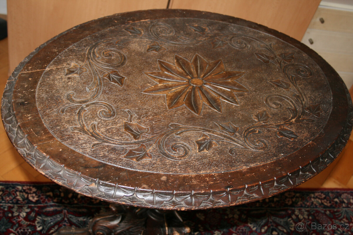vyřezávaný stolek - 3