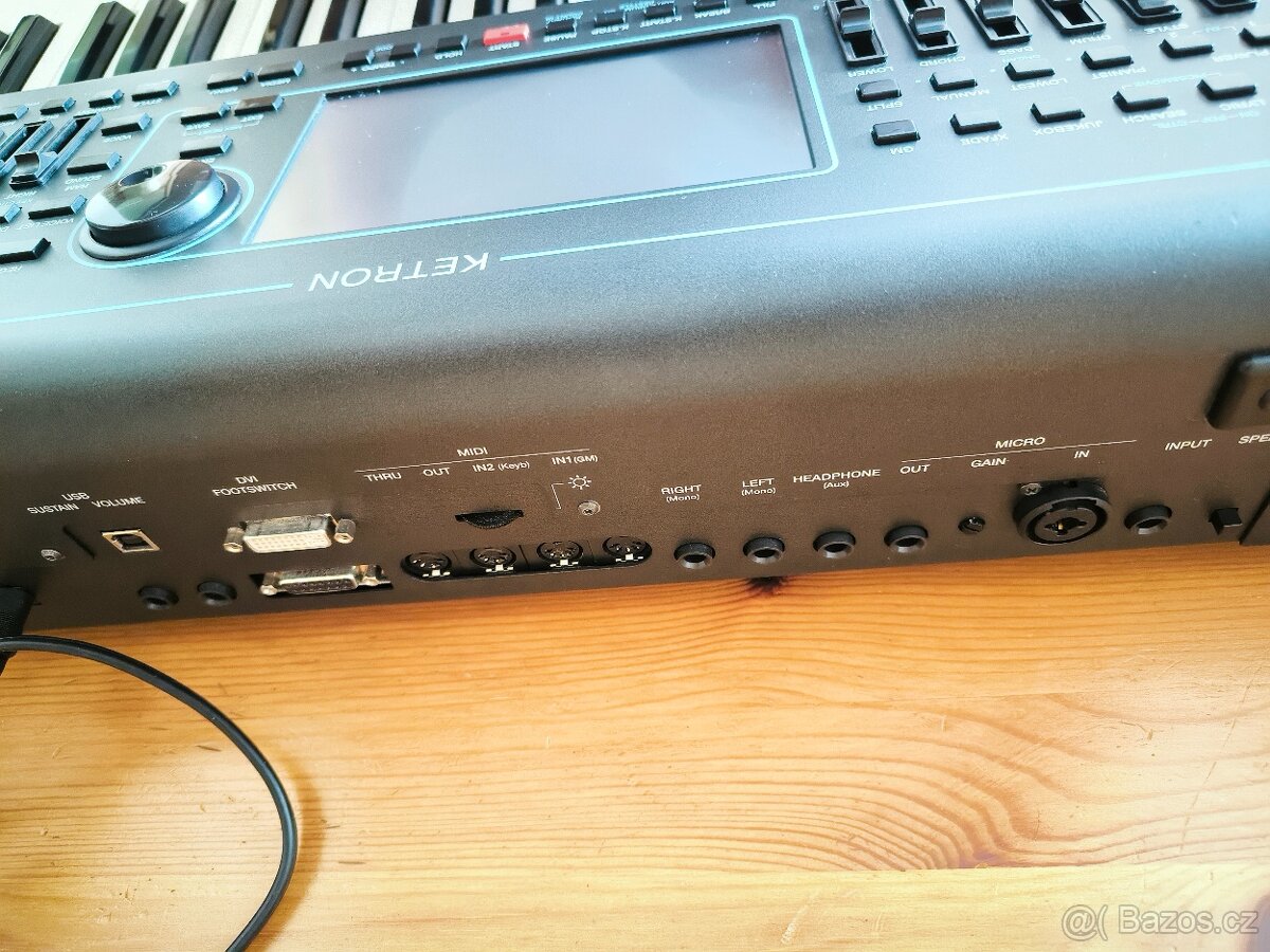 Ketron SD7 - 3