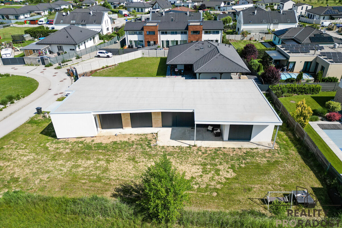 Novostavba s chytrou domácností na lukrativním místě ve Včel - 3
