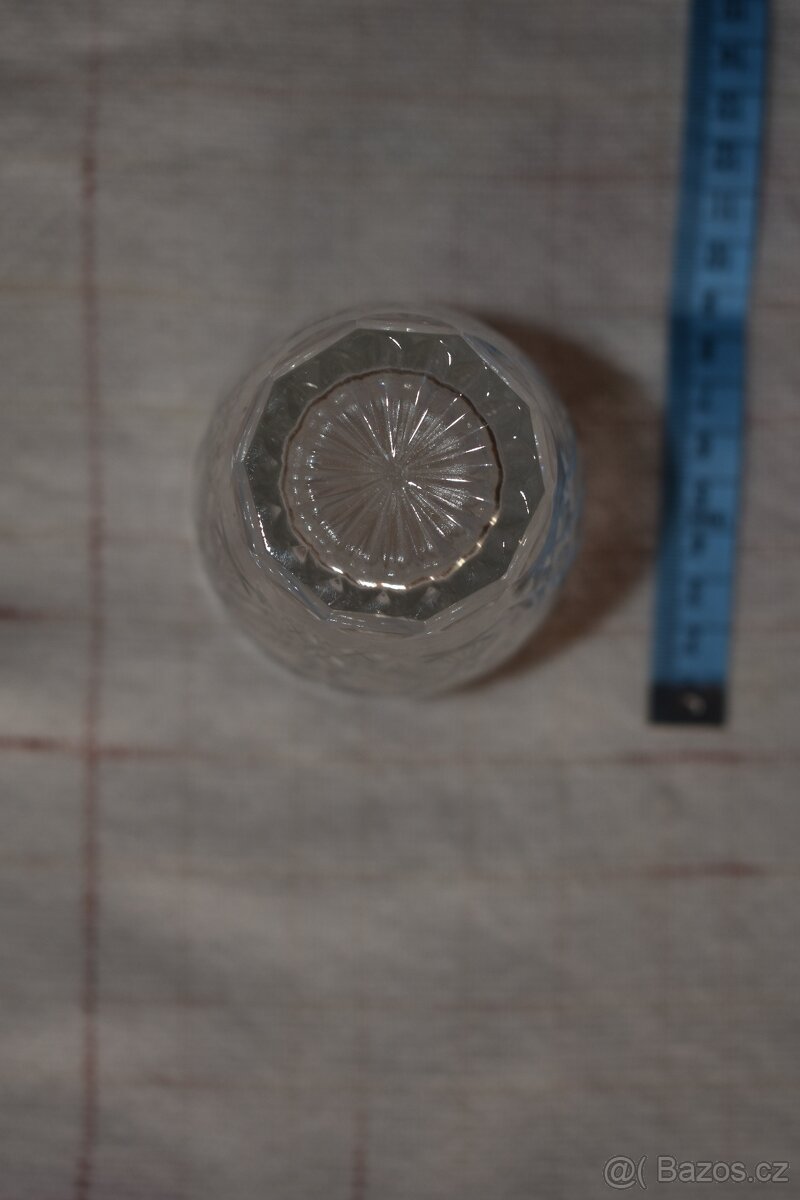 Broušená skleněná váza - 3