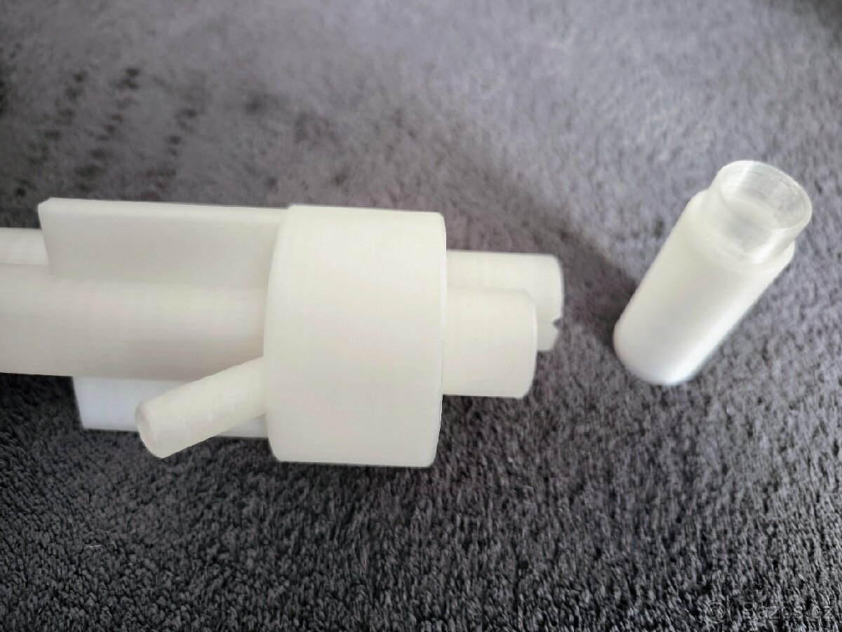 Epruveta k měření obsahu alkoholu v destilátu
- 3