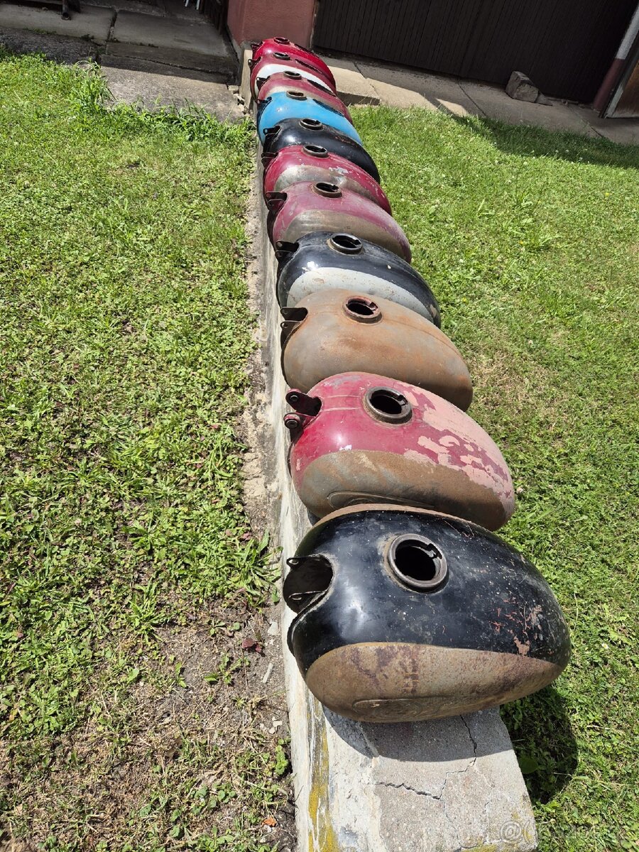 Prodám nádrže Jawa,Čz - 3