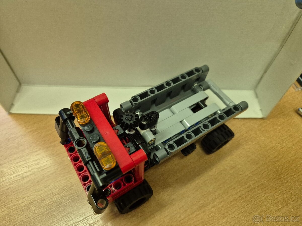 LEGO Technic 42084 Hákový nakladač - 3