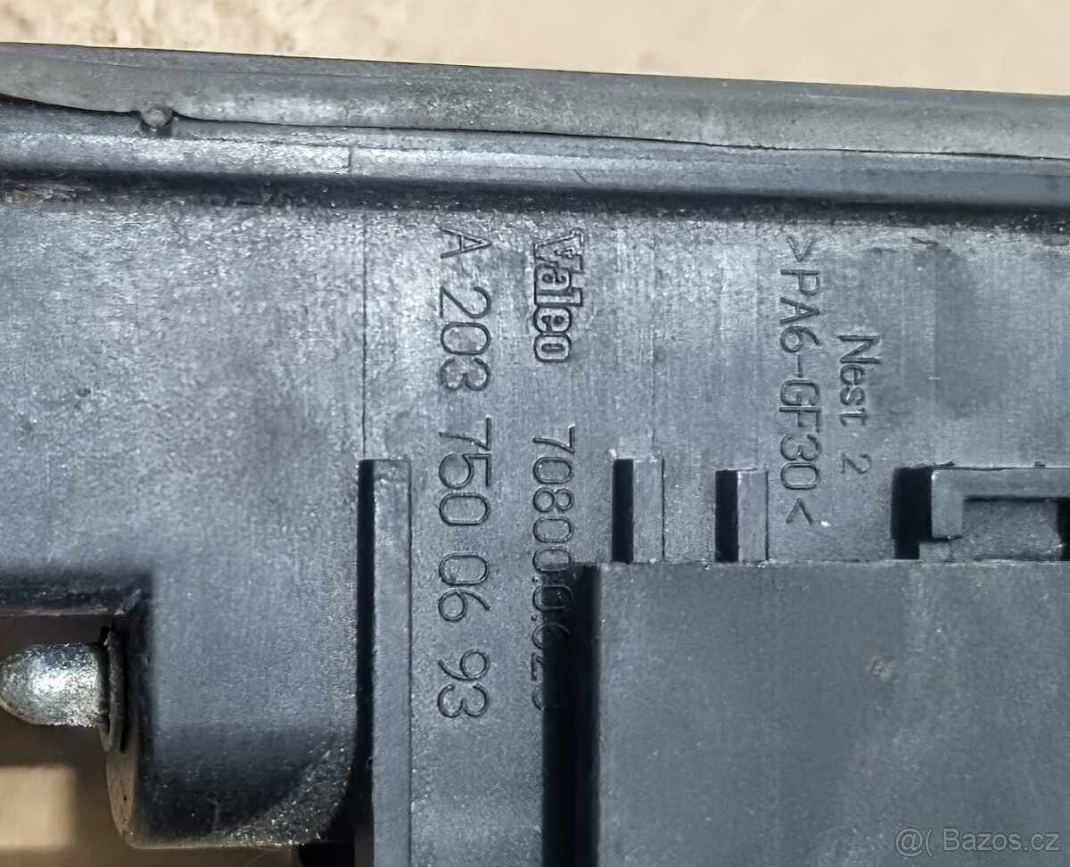 Zámek Mercedes C W203 - 3