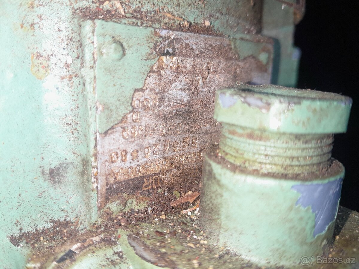 Elektromotor s uhlovou převodovkou - 3