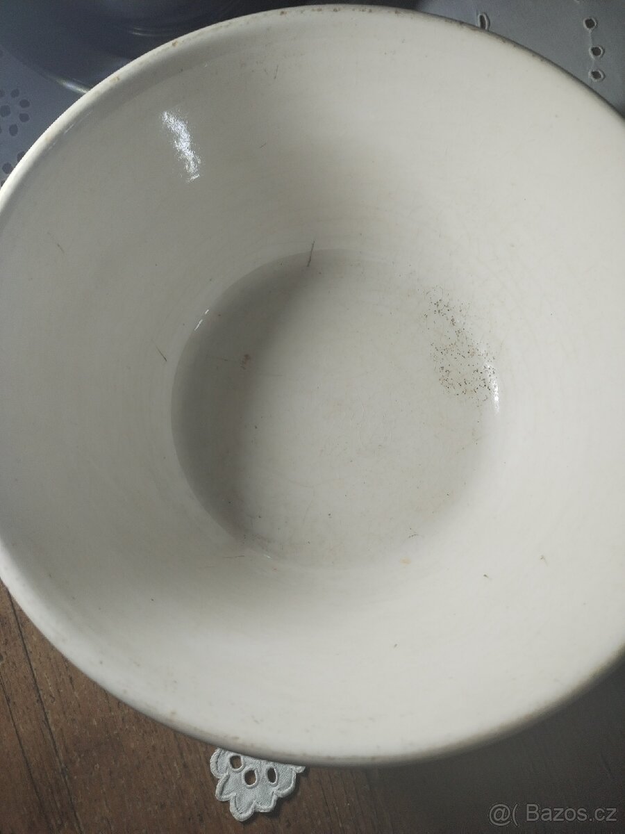 Dvě starožitné keramické mísy - 3