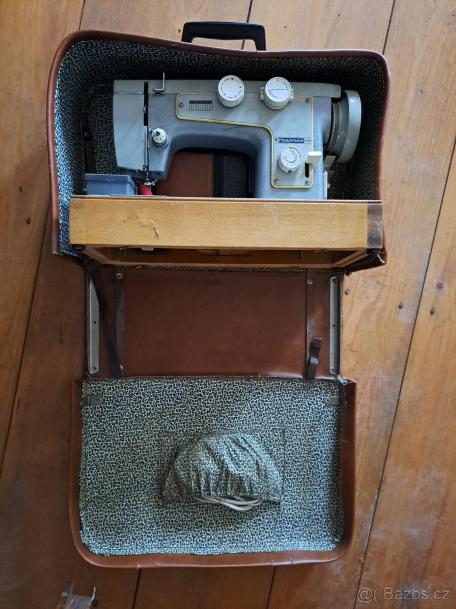 Prodám starožitný šicí stroj v původním kufru - 3