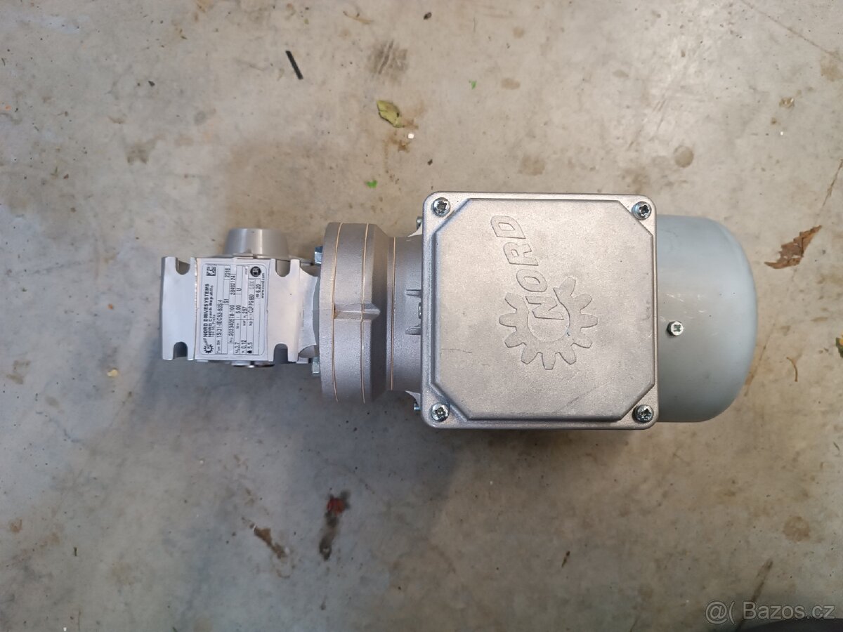 Elektromotor s převodovkou 267ot/min - 3