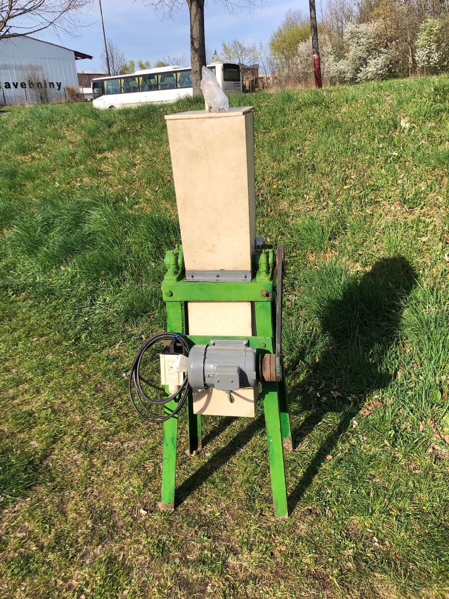 DRTIČ OVOCE NA 220 V - 3